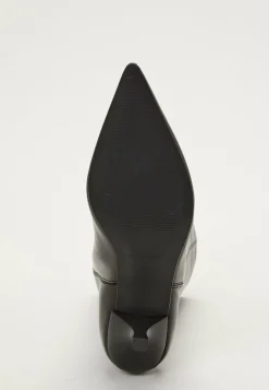 Heeled Mid Knee Leather Boot
