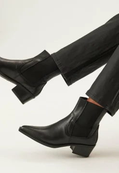 Kelsey Heel Classic Leather Boots