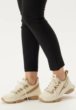 Mac-E Sneaker