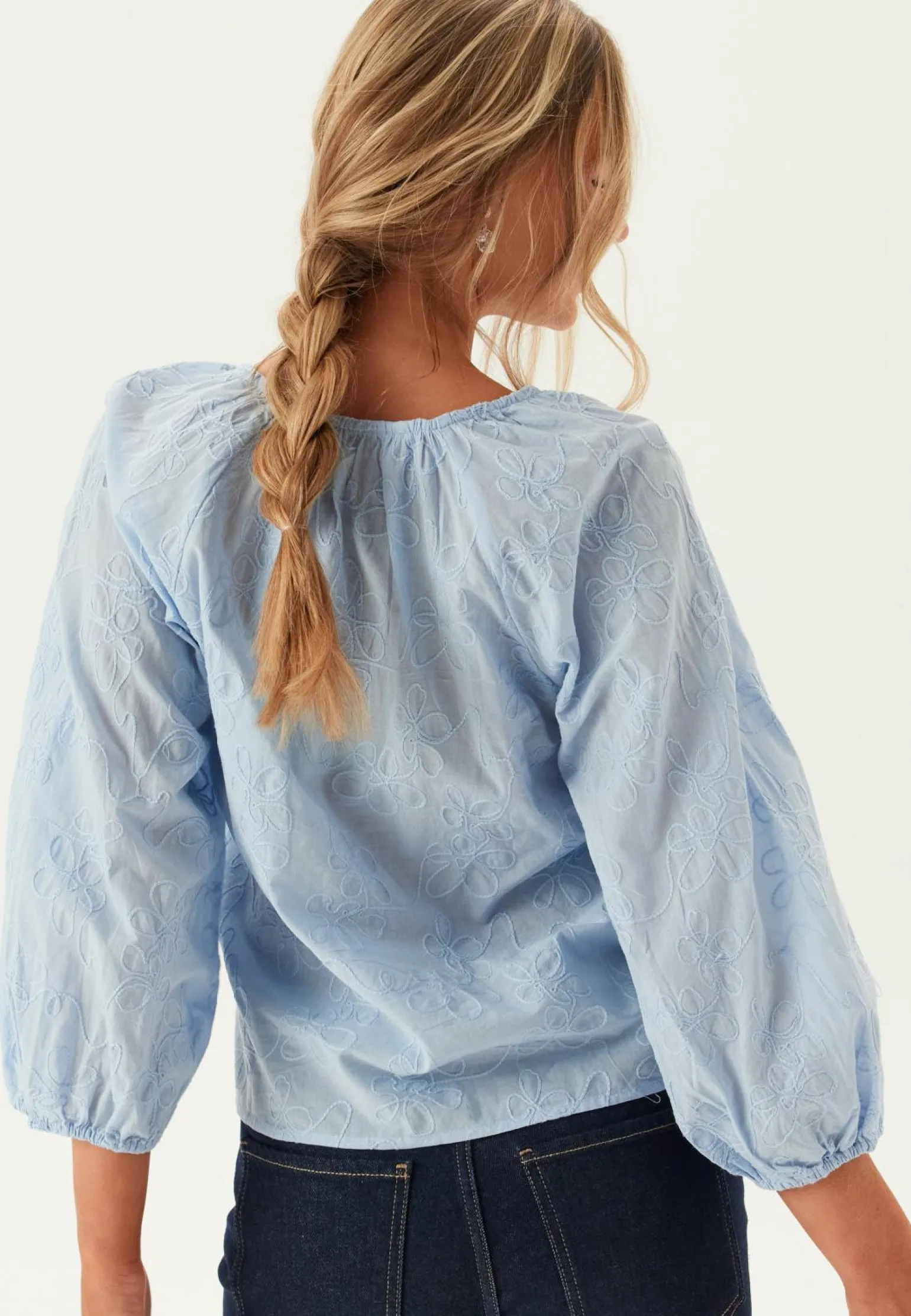 Onlzion 3/4 V-NECK EMB TOP WVN