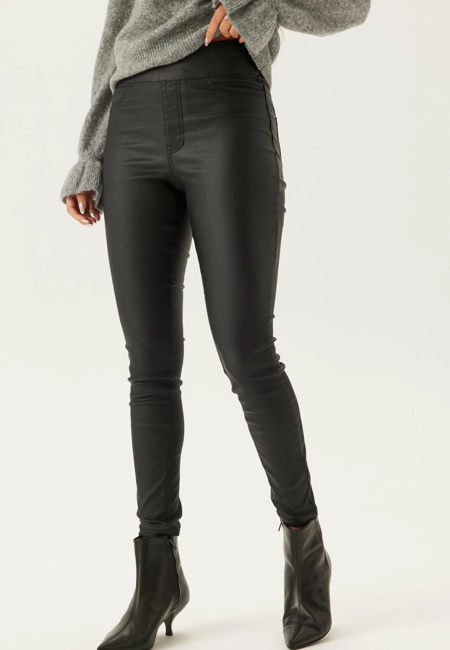 Push-up Coated Slim Trousers