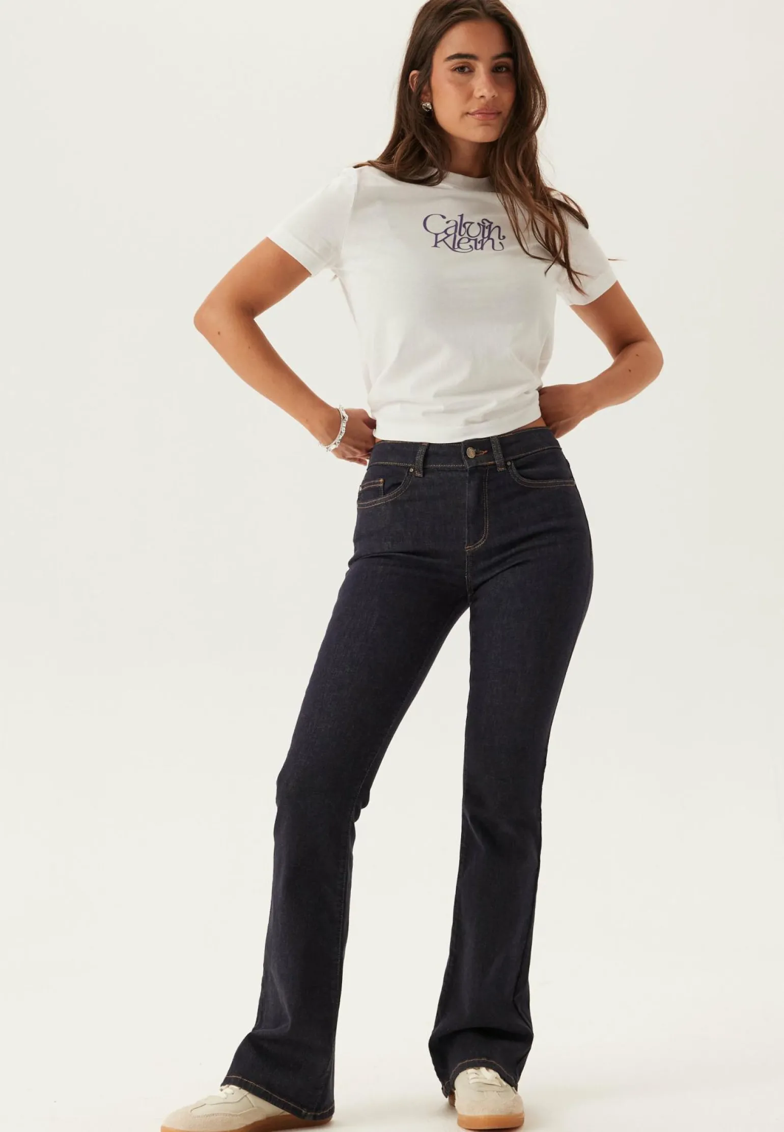 Ss Fitted Script Calvin Klein Te