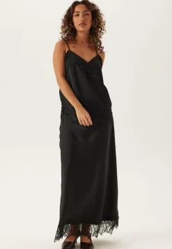 Vilea Strap Top