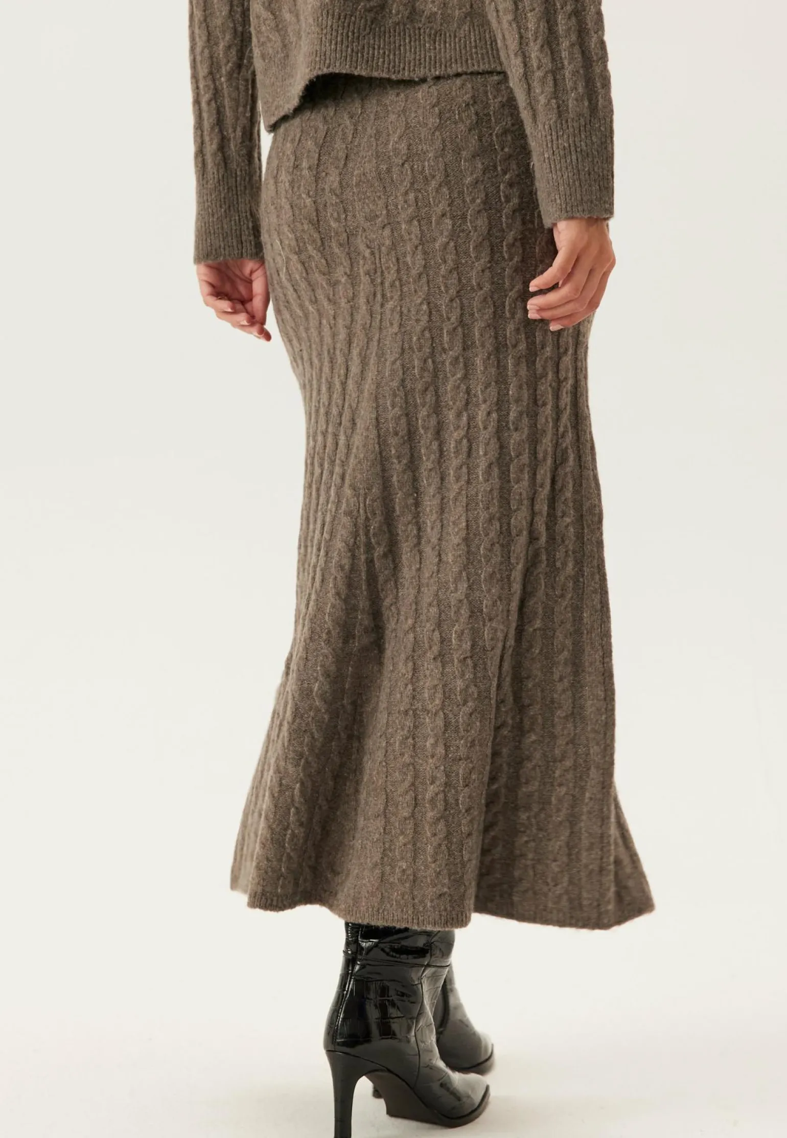 Virelli Ankle Cable Knit Skirt