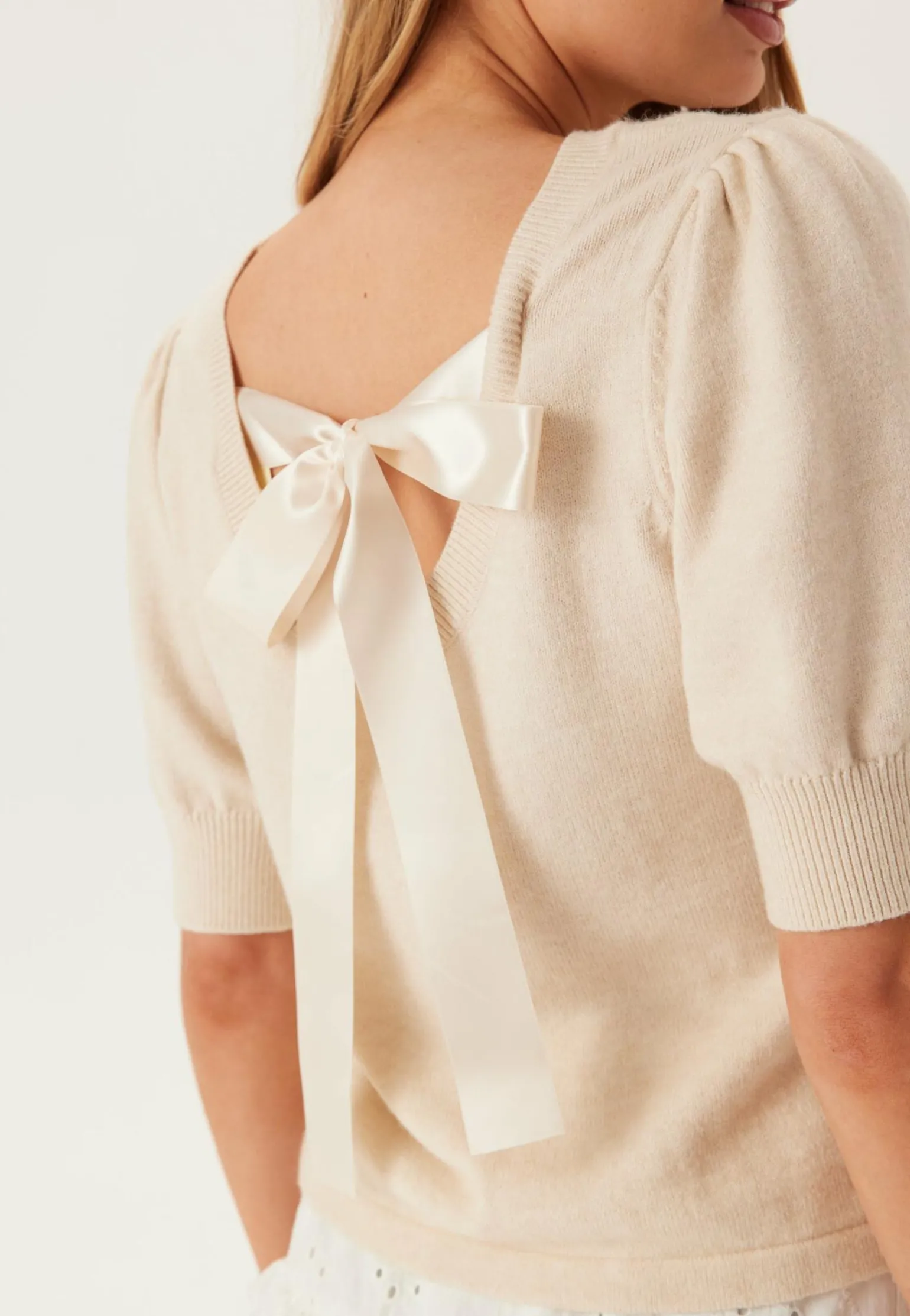 Viril S/S BOW DETAIL KNIT TOP