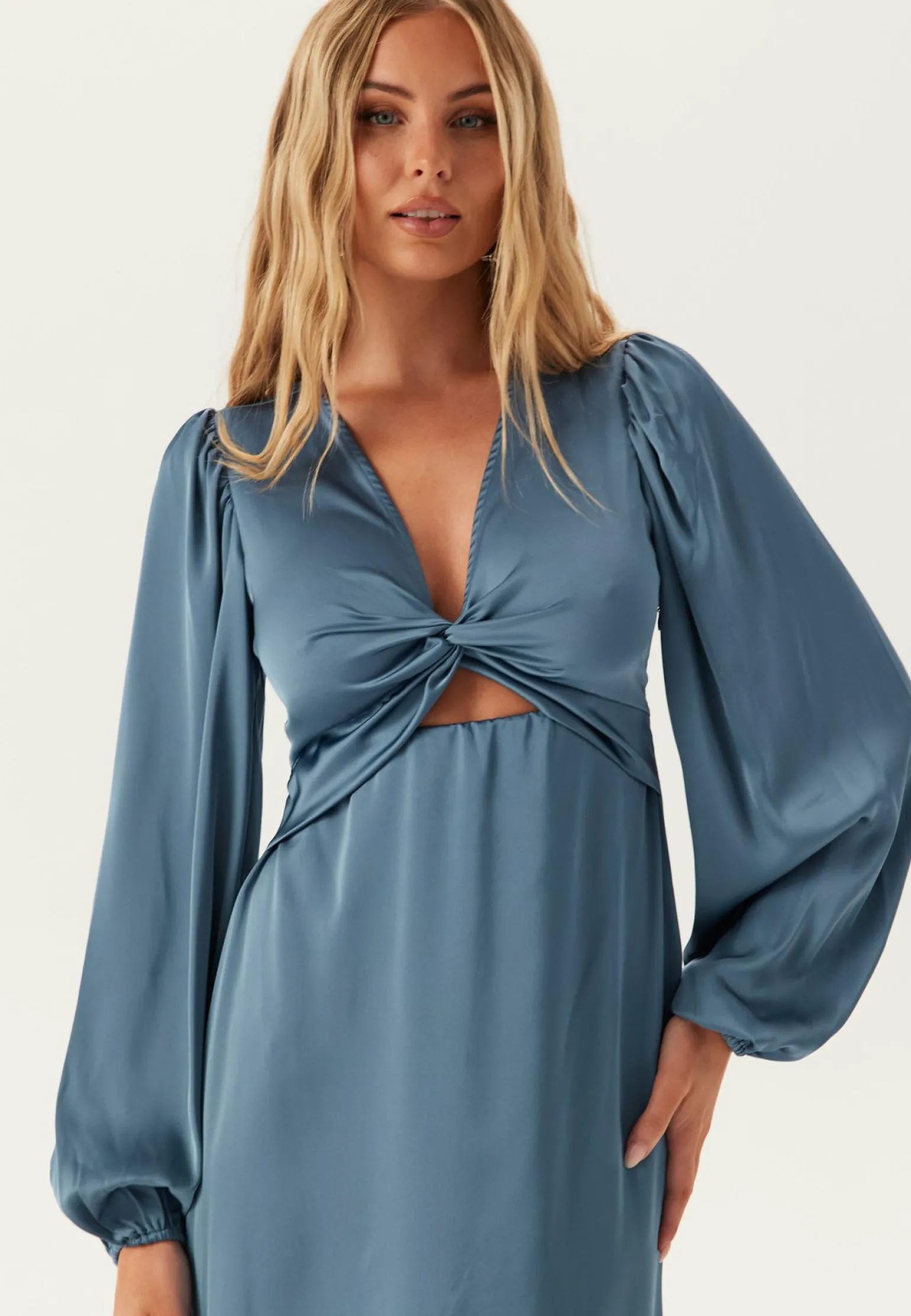 Vischasta L/S CUT OUT MIDI DRESS